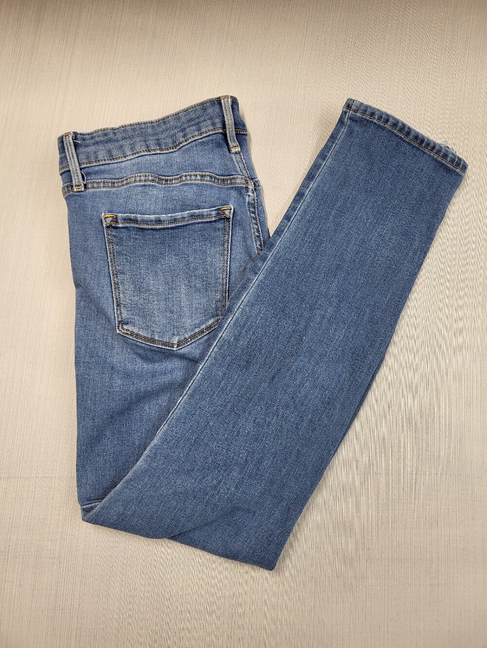 Old Navy Womens Denim Jeans Size 8 Power Slim Straight Mid-Rise Distressed READ!